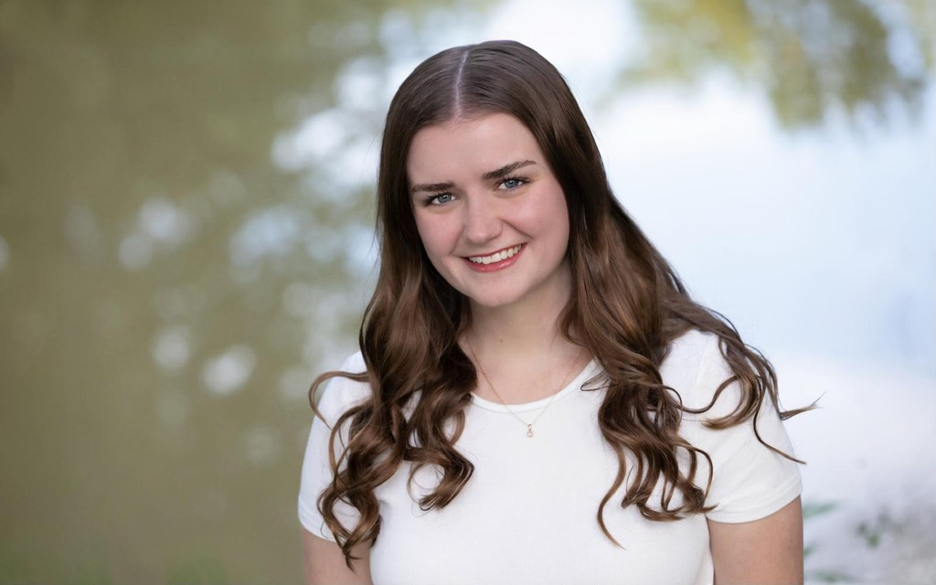 Professional portrait of Annalise Gignac.