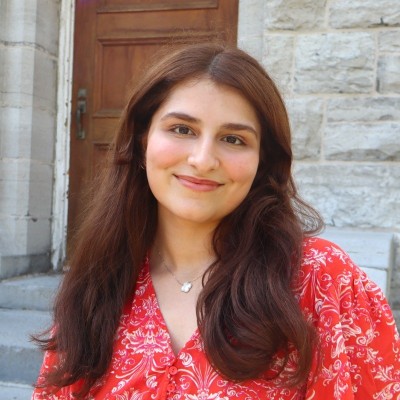 Portrait of Isabell Kearn outdoors in a red patterned blouse.